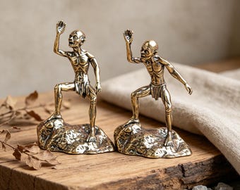 Miniatyrbronsfigur Gollum – Handgjord kopparskulptur, Hobbit-inspirerat samlarobjekt, nostalgisk fantasidekor