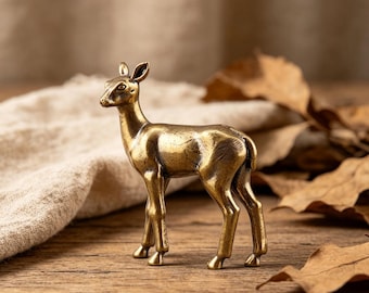 Handgemachte Messing Hirsch Figur - Miniatur Tierskulptur, Vintage Messing Wohnkultur, Wabi Sabi Schreibtischverzierung, Natur inspiriertes Geschenk