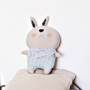 うさぎのぬいぐるみガストン、ぬいぐるみ。