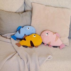 Set di 3 PESCIOLINI, rosa, blu, giallo. Pupazzi di stoffa, regalo nascita, cuscino decorativo. Animali peluche. immagine 7