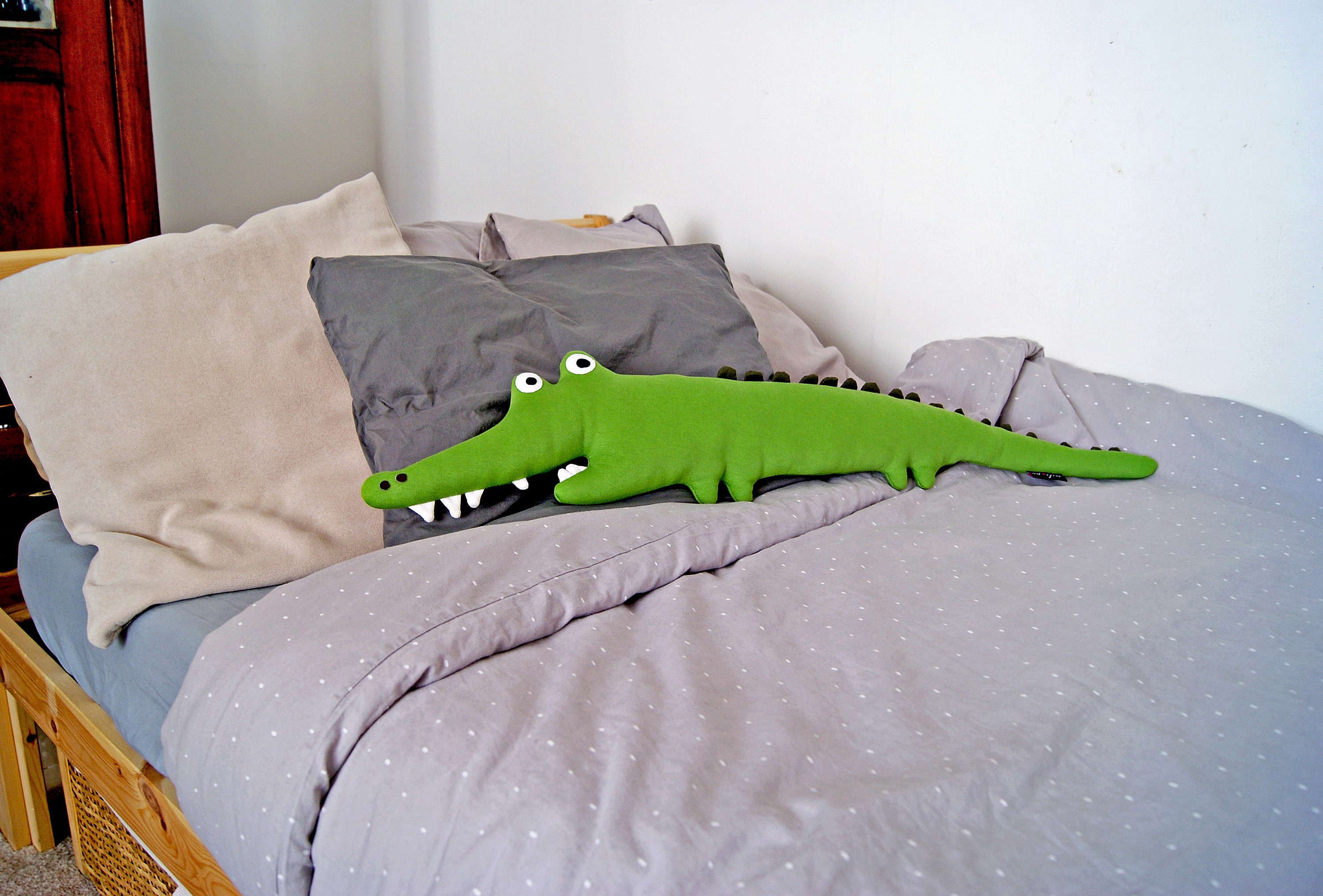 Crocodile en peluche fait main : animal en peluche, coussin décoratif pour chambre d'enfant - France
