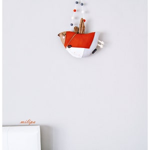 La SIGNORA CINGUETTA, uccello, uccellino peluche, cuscino forma uccello, decorazioni da parete, arredamento cameretta, arancione, 32cm immagine 3
