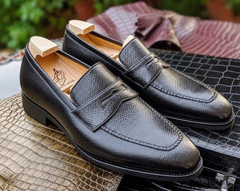 Svarta herrloafers i narvat läder | Handgjorda specialdesignade finskor med mejselhätta