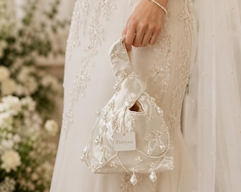 Bolsa de noiva em cetim com pérolas, bolsa de mão com aplicações de miçangas, bolsa branca para casamento, bolsa elegante para a noite, bolsa para ocasiões especiais, presente para a noiva.