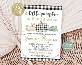 Peut inclure: Une invitation de fête prénatale à carreaux noirs et blancs sur le thème de la citrouille. L'invitation indique "a little pumpkin is on the way" et comprend le nom Joanna Haynes. L'invitation comprend également des détails pour la fête prénatale, y compris la date, l'heure, le lieu, les informations RSVP et les noms des hôtes.