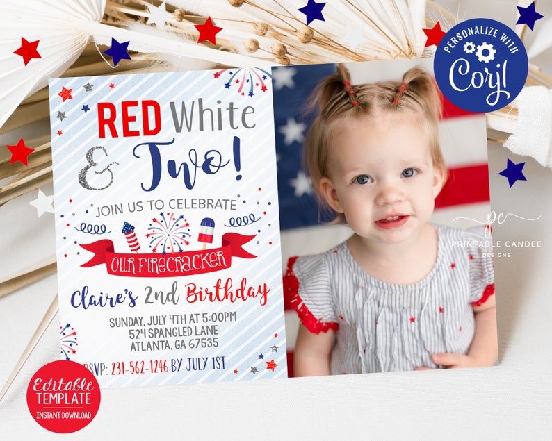 Puede incluir: Invitaci&oacute;n de cumplea&ntilde;os roja, blanca y azul con una foto de una ni&ntilde;a. La invitaci&oacute;n dice "Red White & Two!" y "Join us to celebrate our firecracker Claire's 2nd Birthday".