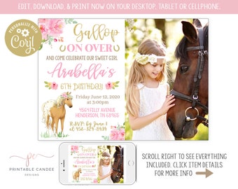 Könnte beinhalten: Eine rosafarbene und goldene Geburtstagseinladung mit einem Pferd und Blumen. Die Einladung lautet "Gallop On Over" und "Arabella's 6th Birthday".