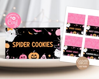 Puede incluir: Etiquetas de bolsas de golosinas de Halloween imprimibles con un esquema de color rosa y negro. Las etiquetas presentan un fantasma, murciélagos, calabazas y telarañas. El texto en las etiquetas dice "Spider Cookies", "Ghost Goulash", "Mummy Wraps" y "Pumpkin Rolls".