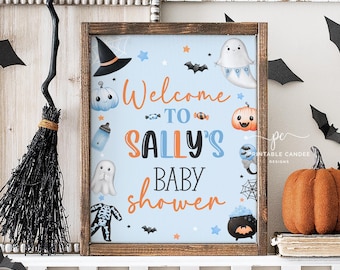 Puede incluir: Un cartel de baby shower de Halloween azul y naranja con el texto "Bienvenido a la baby shower de Sally". El cartel presenta fantasmas, murciélagos, calabazas y estrellas.