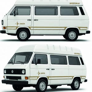 Può includere: Due furgoni camper Volkswagen Westfalia Joker bianchi. Ogni furgone ha un tetto a soffietto, vetri oscurati e dettagli color oro. I testi "JOKER" e "WESTFALIA" sono visibili sui furgoni. I furgoni sono parcheggiati su una superficie bianca.