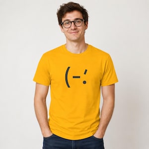 Y2K絵文字シャツ 面白いテックTシャツ レトロコンピューターシャツ 90年代インターネットTシャツ ミニマル絵文字Tシャツ ヴィンテージギークギフト 前面 背面