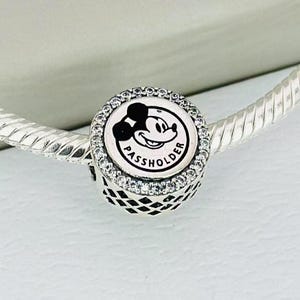 Accessorio di Topolino in argento S925, adatto ai bracciali Pandora. immagine 3