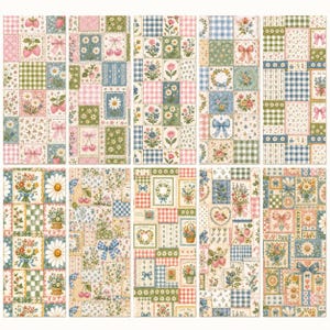 Pode incluir: Uma cole&ccedil;&atilde;o de dez pain&eacute;is retangulares verticais com um design de patchwork. Cada painel exibe uma grade de quadrados com padr&otilde;es de morangos, margaridas, tulipas, la&ccedil;os azuis e xadrez vichy em tons de rosa, verde e azul.