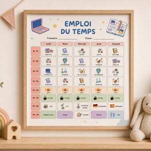 Puede incluir: Un póster escolar enmarcado titulado EMPLOI DU TEMPS con una cuadrícula para los días de lunes a viernes. El gráfico presenta iconos coloridos para asignaturas como matemáticas, ciencias e historia, con líneas en blanco para trimestre y clase.