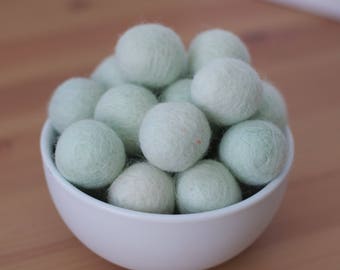 Boules pom pom en feutre de laine de menthe