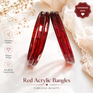 Peut inclure: Deux paires de bracelets joncs en acrylique rouge profond avec une finition translucide à facettes. L'image contient le texte "HANDMADE WITH HEART", "Premium Quality", "Elegant Design", "Durable & Long Lasting", "Red Acrylic Bangles" et "TIMELESS BEAUTY".