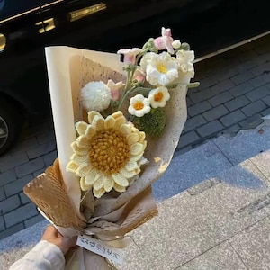 Gebreid gemengd zonnebloemboeket, gehaakte roos en zonnebloem, cadeau voor haar, woondecoratie, jubileumcadeau, verjaardagscadeau, Valentijnsdagcadeau