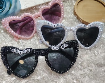 Gafas de sol personalizadas con forma de corazón y perlas para la novia, regalo para damas de honor, gafas personalizadas para despedida de soltera, recuerdo para despedida de soltera.