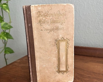 Libro de época de la década de 1920: El cortejo de Miles Standish, de Henry Wadsworth Longfellow.