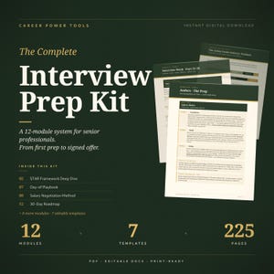 Peut inclure: Un téléchargement numérique intitulé "The Complete Interview Prep Kit" avec un fond vert foncé. Le kit comprend 12 modules, 7 modèles et 225 pages. Le texte comprend "STAR Framework Deep Dive", "Day-of Playbook" et "Salary Negotiation Method".