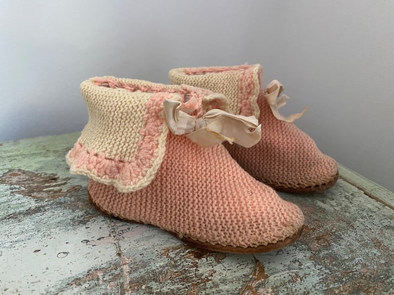 Vintage Crochê Toddler Shoes with leather sole - image 1