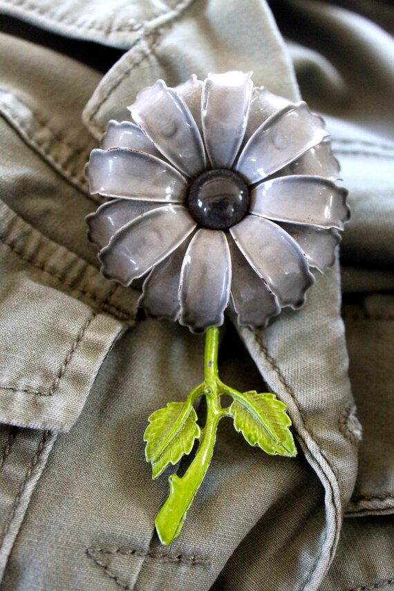 Vintage enamel brooch/pin Gem