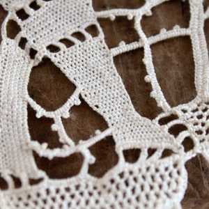 Victorian lace sampler / crochet sampler image 4