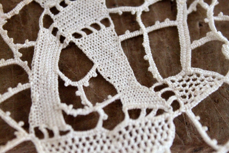 Victorian lace sampler / crochet sampler image 4
