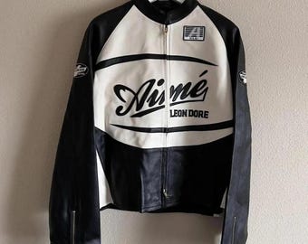 Giacca da motociclista in pelle bianca e nera Aime Leon Dore – Stile Cafe Racer Streetwear.