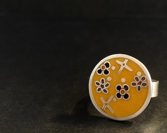 CHINTZ RING size 8 ring . yellow flower resin inlaid ring . big bold modern ring .  promise ring . sterling silver floral oversized ring