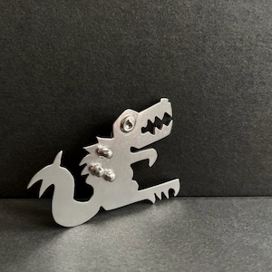 kleine MONSTER Brosche aus Sterling Silber Monster Pin. silberne Drachen Brosche. Drachennadel. moderne Anstecknadel. Einzigartiges Geschenk Funky FUN FRESH