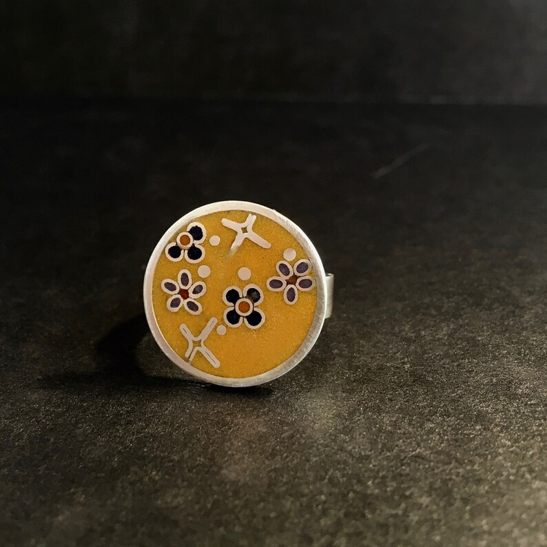 CHINTZ RING size 8 ring . yellow flower resin inlaid ring . big bold modern ring . promise ring . sterling silver floral oversized ring image 3