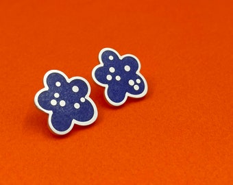 oversized navy POLKA DOT flower stud earrings .  sterling silver and ground glass