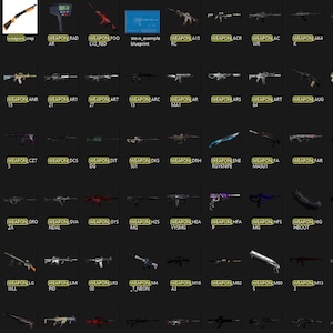 May include: A collection of various weapon models, including rifles, pistols, and other firearms, displayed against a dark background. Each weapon is labeled with a yellow tag. The image includes a pop-up window with text in Portuguese.