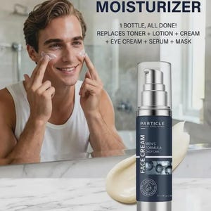 Pu&ograve; includere: Un uomo applica una crema per il viso da un flacone argento e blu navy. Il flacone &egrave; etichettato "MEN'S 6-IN-1 MOISTURIZER" e "FACE CREAM". Il testo indica anche che sostituisce tonico, lozione, crema, crema per gli occhi, siero e maschera.