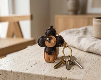Floral Keychain, Leather Flower Keychain, Leather Key Fob, Flower Keyring, Leather Keychain, Floral Key Holder, Accessory For Daily Keys
