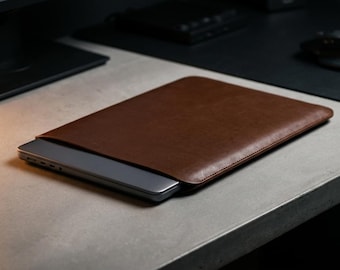 Funda para portátil de cuero marrón, funda minimalista para portátil, funda tipo folio delgada de cuero para portátil, funda protectora para portátil para uso en la oficina y viajes diarios.