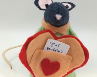 Mensajero de ratón de fieltro hecho a mano - Propuesta de regalo decorativo - Colección Menagerie of Felt Enchantments