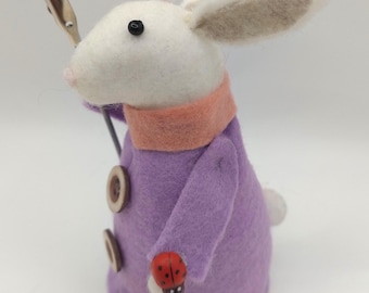 Conejo de fieltro hecho a mano - Portafotos de conejito para decoración de primavera - Colección Menagerie of Felt Enchantments