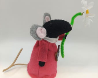 Ratón de fieltro hecho a mano con flor - Regalo de decoración primaveral - Colección Menagerie of Felt Enchantments