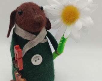Cachorro de fieltro hecho a mano - Portanotas de regalo para decoración primaveral - Colección Menagerie of Felt Enchantments
