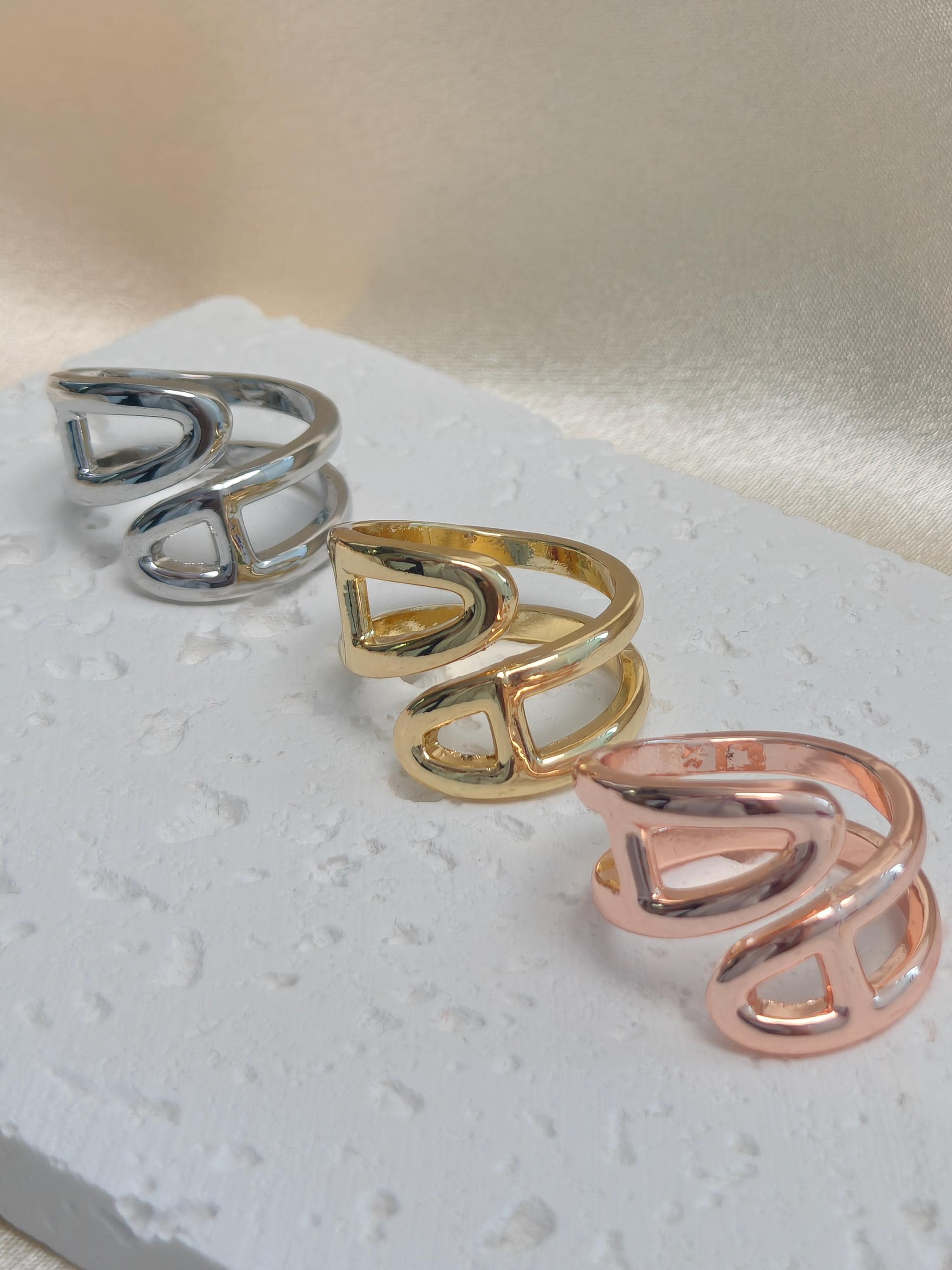 Gold Plated Silk Scarf Ring, Anchor Chain Style Silk Scarf Buckle, Luxury Silk Scarf Clip, Modern Foulard Holder, Elegant Fastener
