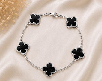 Pulseira de Trevo Prateado, Pulseira de Trevo Preto, Pulseira de Aço Inoxidável, Pulseira Delicada Prateada, Joia Minimalista para Presente.