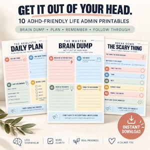 Op de afbeelding: Drie printbare plannerbladen met de titels The Realistic Daily Plan, The Master Brain Dump en Break Down The Scary Thing. De documenten bevatten secties met pastelkleurige vakken, genummerde lijsten en prompts voor het organiseren van taken.