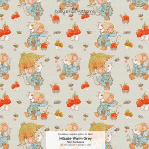 Könnte beinhalten: Ein nahtloses Stoffmuster mit illustrierten Mäusen in blauen Mänteln und Schals, roten Pilzen und Bienen auf hellgrauem Grund. Der Text Daisy & Fips Patterns by Birgit Bailey Designs und Mäusle Warm Grey ist deutlich zu sehen.