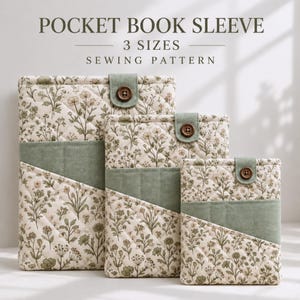 Puede incluir: Un patrón de costura para una funda de libro en tres tamaños. La tela acolchada presenta un fondo crema con un estampado floral verde y marrón. Cada funda tiene un bolsillo diagonal verde sólido y un cierre de botón marrón arriba.