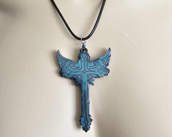 Gothic Cross Necklace with Chameleon Effect, Resin Crucifix Pendant with Wings, Celtic Cross in Blue, Green, and Purple, Unique Alternative Jewelry