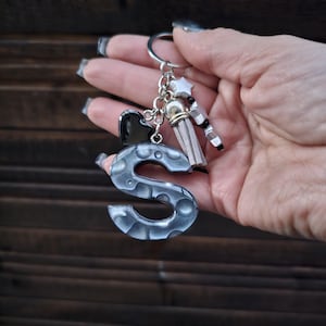 Keyring letter S grey silver with bubble effect, resin bag charm initials with grey tassel