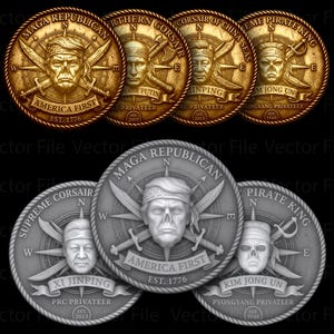 Op de afbeelding: Een verzameling ronde munten in goud- en zilvertinten met reliëfportretten van politieke figuren afgebeeld als piraten. Elke munt toont een kompasachtergrond, gekruiste zwaarden en tekst, waaronder namen zoals Trump, Putin, Jinping en Kim Jong Un.