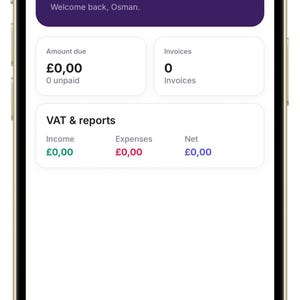 K&ouml;nnte beinhalten: Ein Smartphone-Bildschirm mit der Benutzeroberfl&auml;che einer Buchhaltungs-App. Das Dashboard zeigt TEST LTD, einen Kontostand von &pound;0,00 sowie Bereiche f&uuml;r Amount due, Invoices und VAT & reports mit Werten von &pound;0,00 f&uuml;r Einnahmen und Ausgaben.